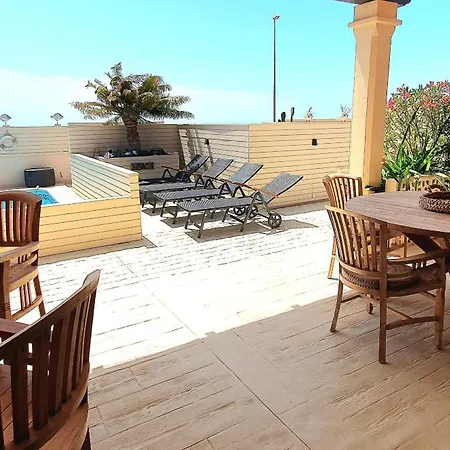 Villa 28 *