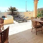 Villa 28 *